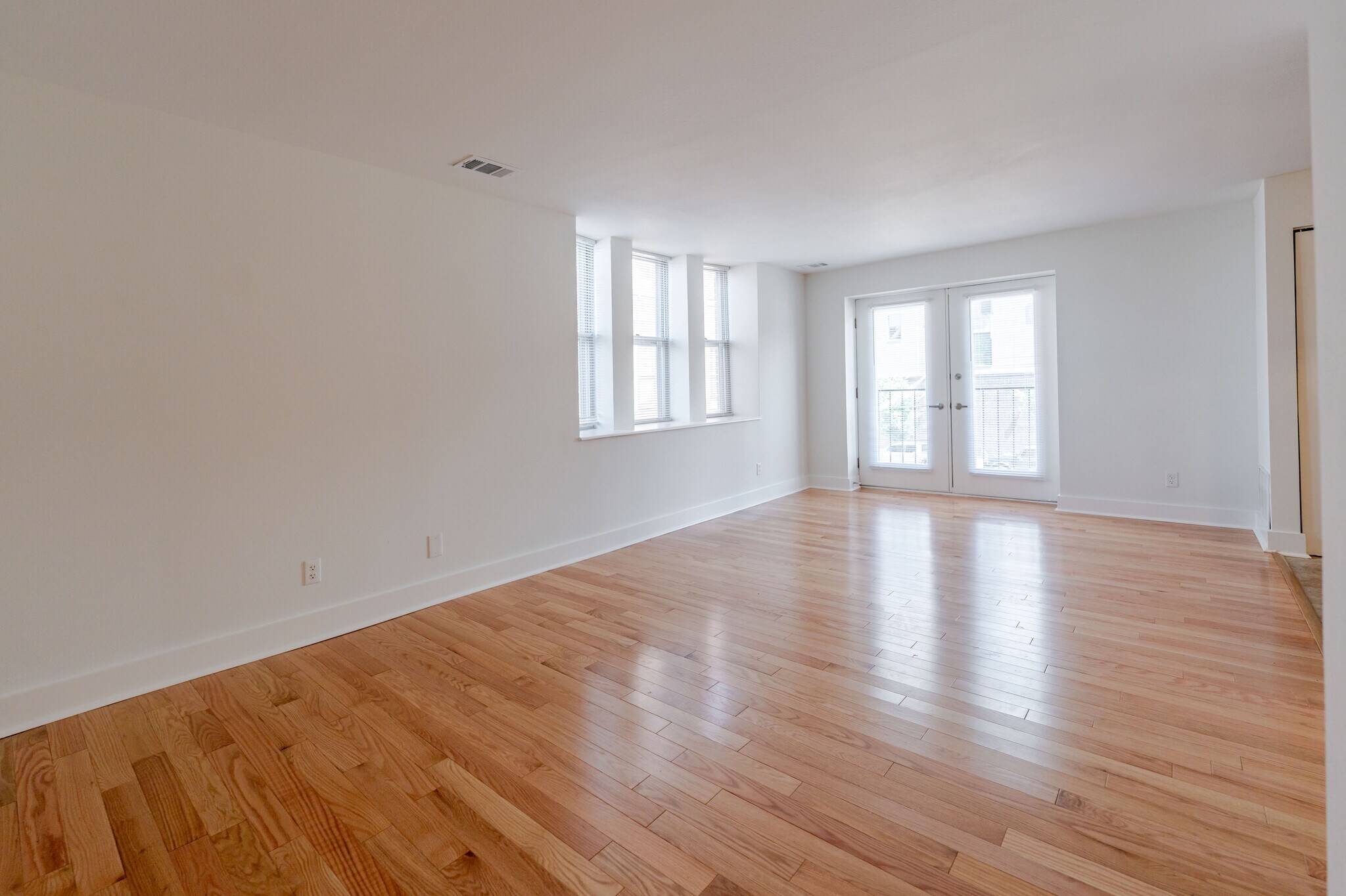 Building Photo - 5630 Pershing Ave