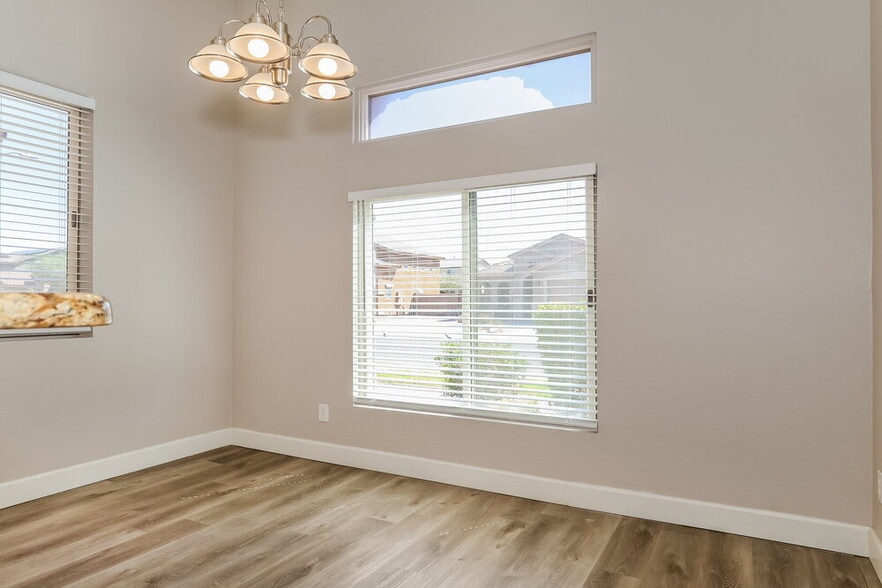 Building Photo - 6512 S 49th Dr