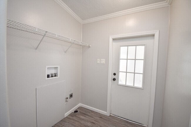 Building Photo - 807 E Mesquite Ln