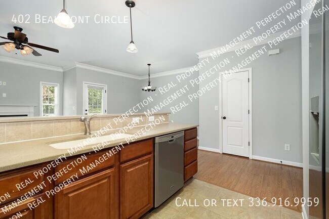 Building Photo - 402 Beaumont Cir