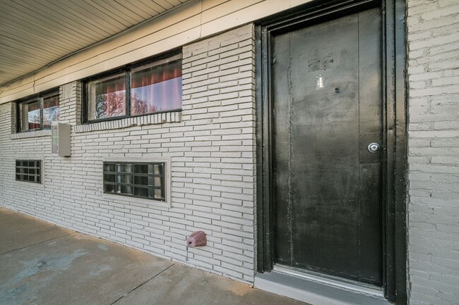 Building Photo - La Luna Luxury Suites