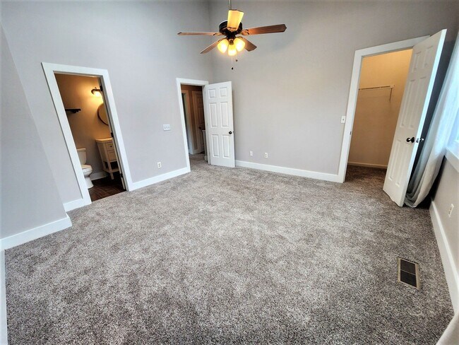 Building Photo - COMING SOON... Beautiful 2BR/1.5BA Townhouse in Hermitage Meadows!