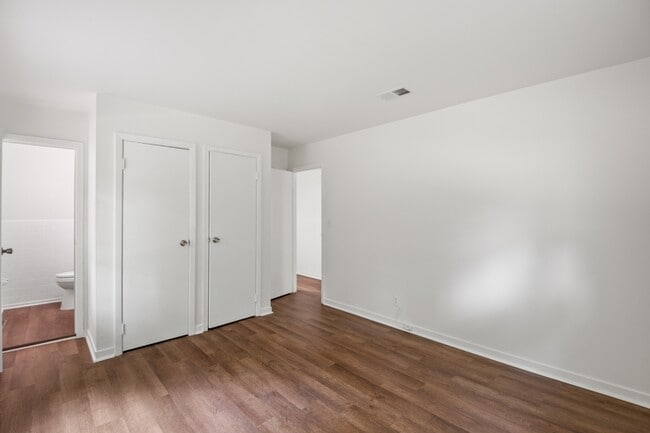 Building Photo - 27 Bethune Ct