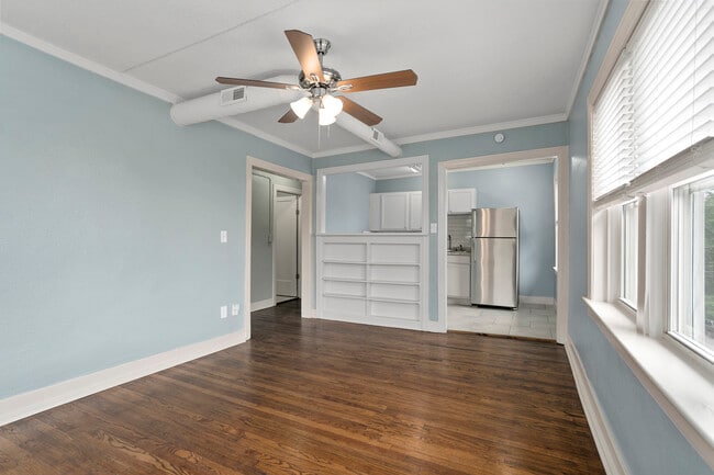 Building Photo - 722 W 37th St