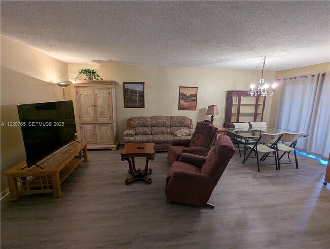 Building Photo - 4047 NW 16th St