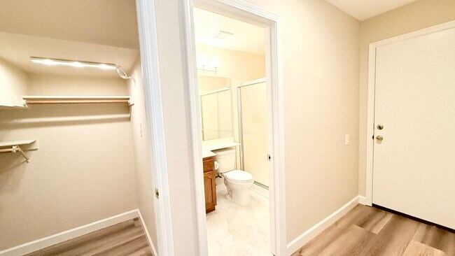 Building Photo - 1100 Sunshine Cir
