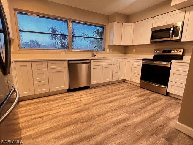 Building Photo - 733 Sesame Ct