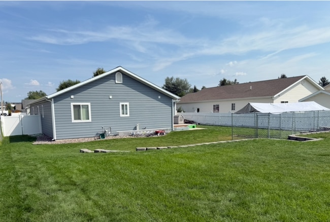 Building Photo - Lovely South Kalispell Home