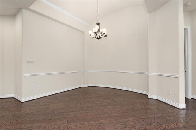 Building Photo - 23034 Creek Park Dr