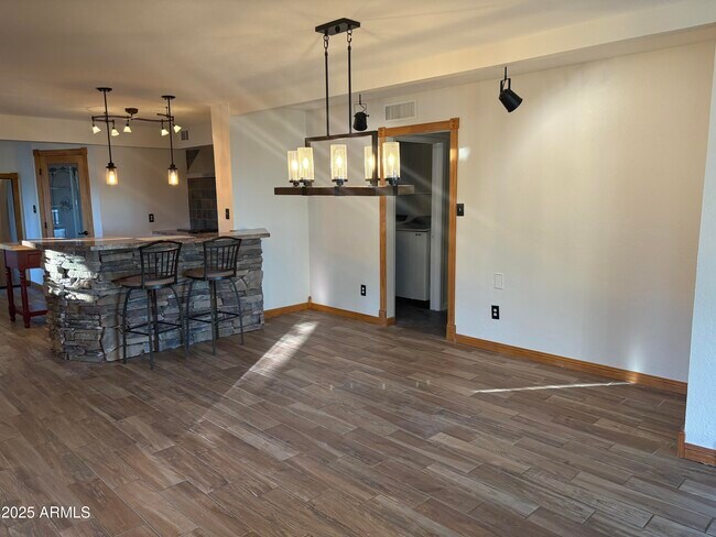 Building Photo - 1385 Mountain Rd