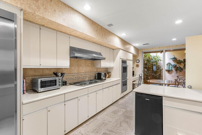 Building Photo - 13 Sloans Curve Dr