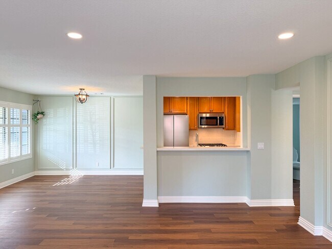 Building Photo - 2262 Martinique Ln