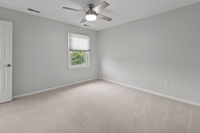 Building Photo - Your Dream Home Awaits!