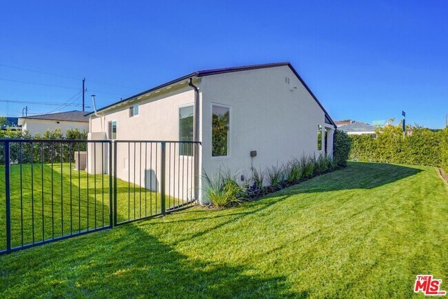 Building Photo - 4725 Sawtelle Blvd