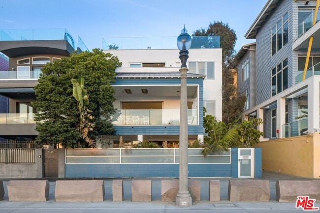 Building Photo - 1347 Palisades Beach Rd