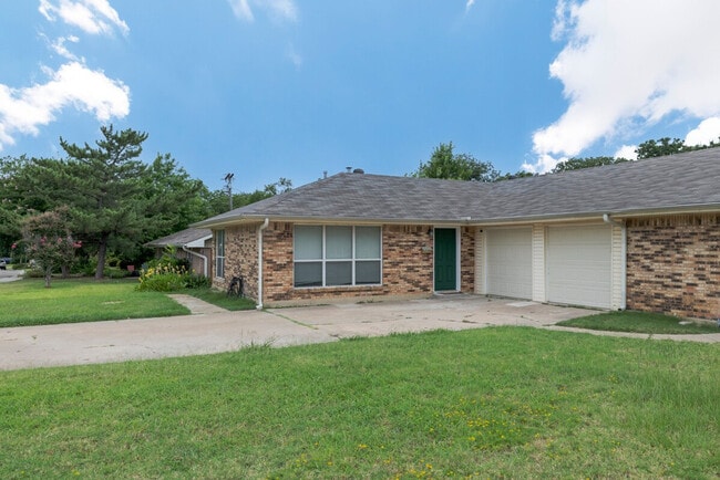 Building Photo - 420 Wilshire Dr