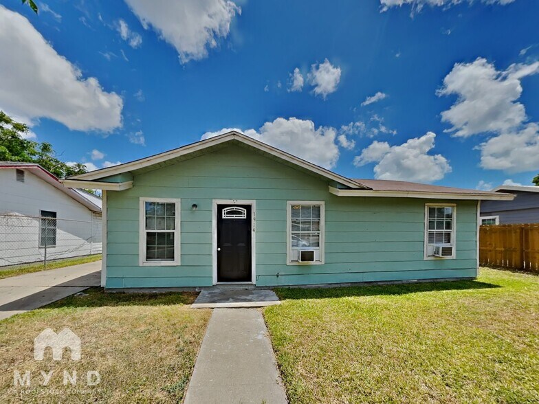 Building Photo - 1914 Roslyn St