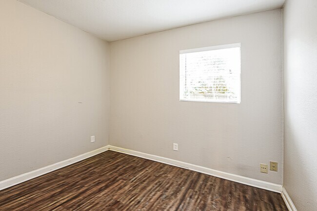 Building Photo - 2718 N Brompton Dr