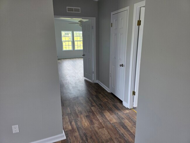 Building Photo - 1527 Haymount Rd