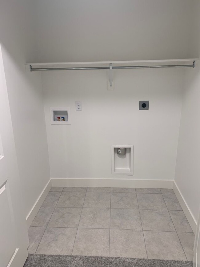 Building Photo - *ROOM ONLY* Beautiful Willow Point Townhome LOOKING FOR FEMALE ROOMMATE-ROOM AVAILABLE