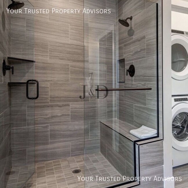 Building Photo - 807 E Klaim Dr