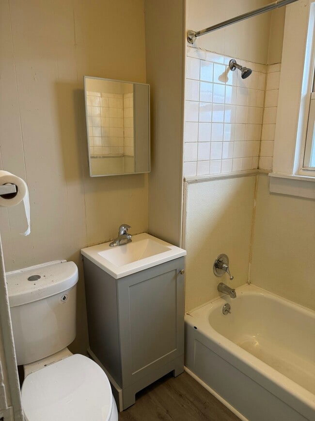 Building Photo - 141 Orange St