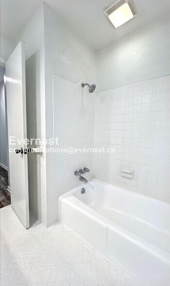 Building Photo - 10827 Beacon Ave