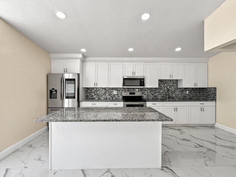 Building Photo - 3675 Prudence Dr