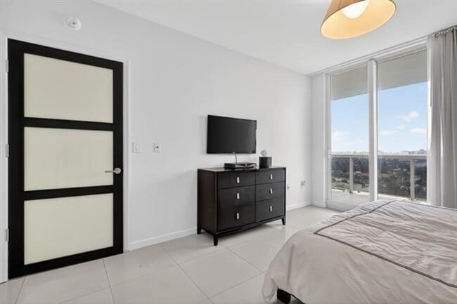 Building Photo - 9595 Collins Ave Ave