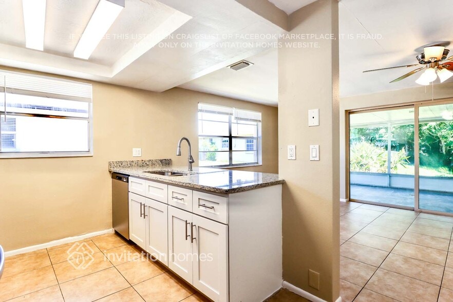 Building Photo - 5809 Elena Dr