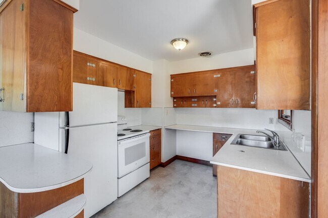 Building Photo - Charming 3 bed, 1.5 bath rental home in SE Portland!