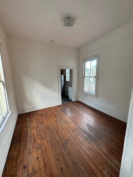 dining room - 126 E 39th St
