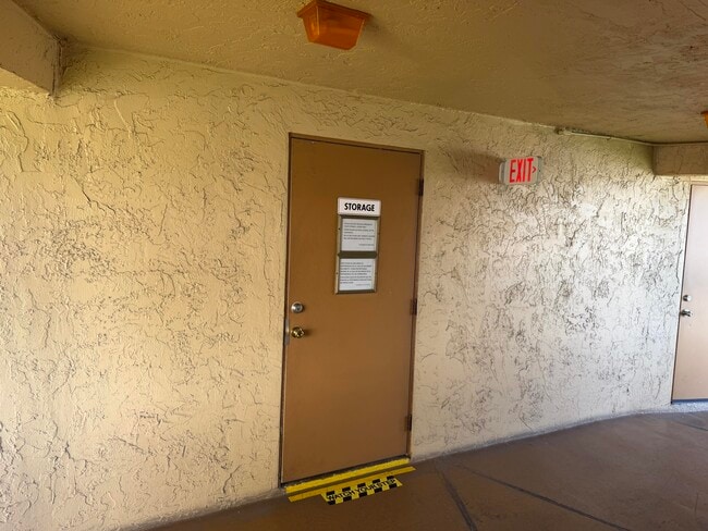 Building Photo - 600 Village Green Ct