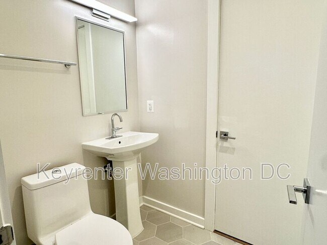 Building Photo - 1460 Belmont St NW