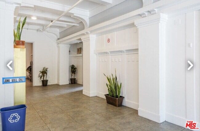 Building Photo - 1420 Flower St