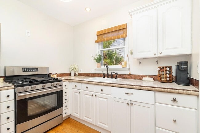 Building Photo - 341 Nottingham Blvd