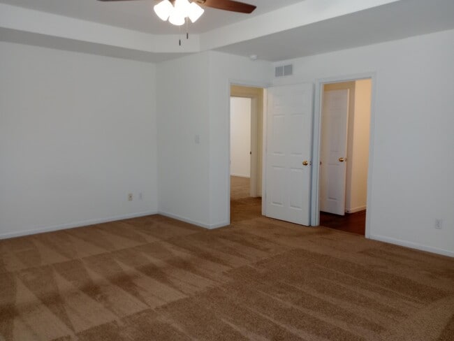 Building Photo - 1724 Louise Cir