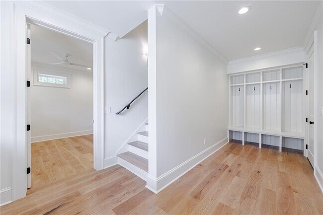 Building Photo - 2717 Skyland Dr NE