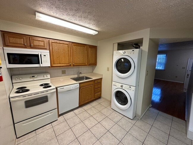 Building Photo - 78 W 9th Ave