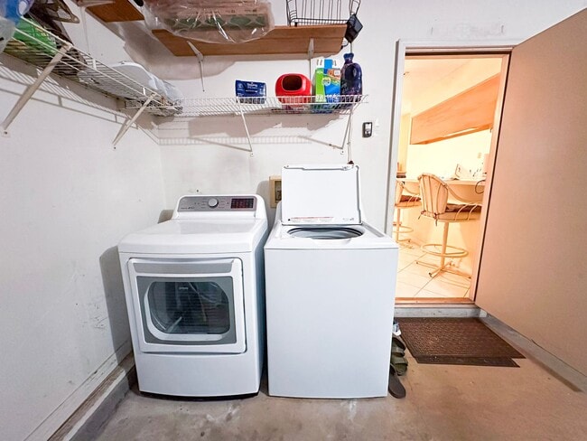 Building Photo - No HOA 3 bedroom home with whole house generator!