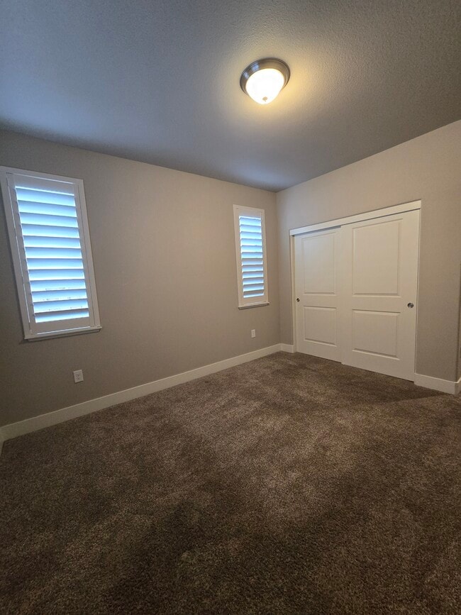 Building Photo - 774 E Cottage Loop