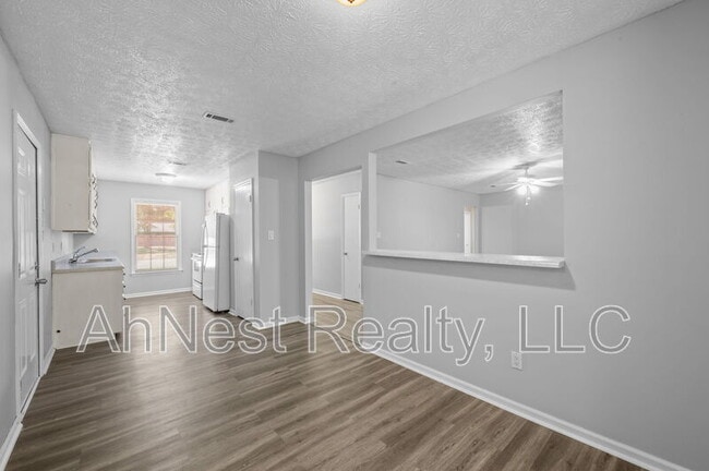 Building Photo - 50 Woodland Trce