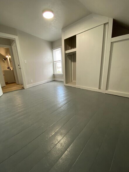 Building Photo - 1208 N Sawyer St