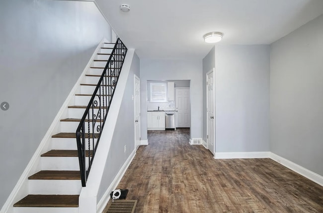 Building Photo - Renovated Grays Ferry Gem with Modern Charm