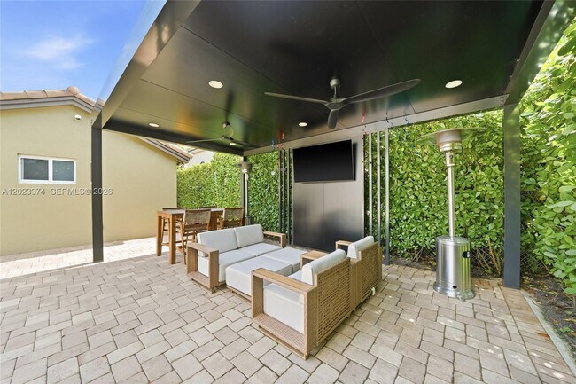 Building Photo - Northwest 9th Drive, Pembroke Pines, FL 33029 - 4 BR 2 BA single-family home