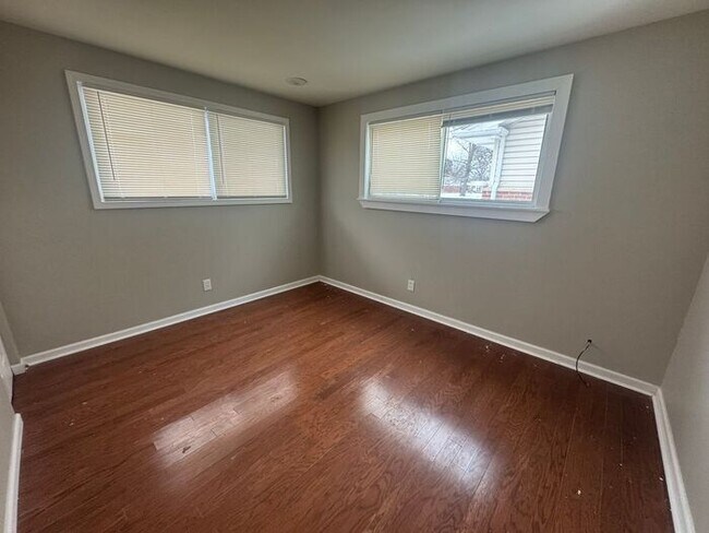 Building Photo - Charming 3-Bedroom Ranch