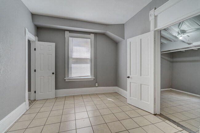Building Photo - 605 Nino Aguilera St