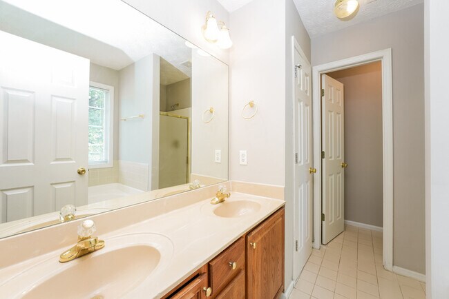 Building Photo - 95 Bermuda Cir