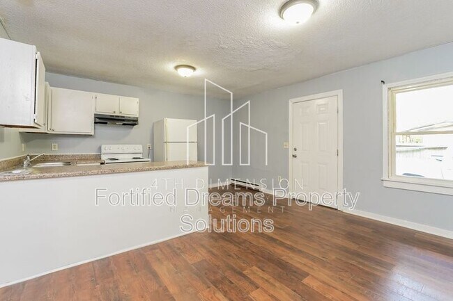 Primary Photo - 963 Redwood Dr