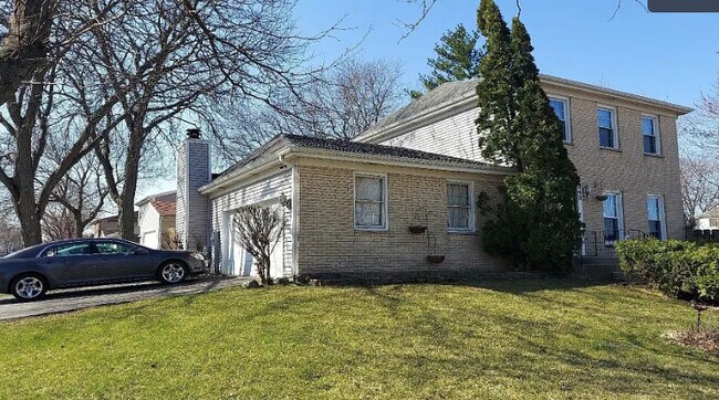 Building Photo - 848 Birchbark Trail